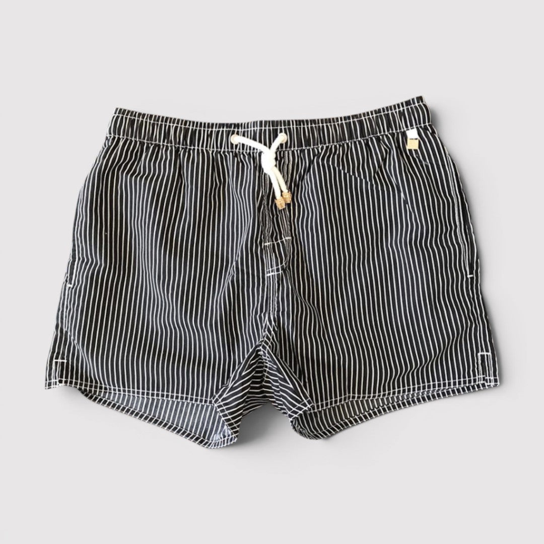 TORI 通気性のあるストライプ柄のショーツ
