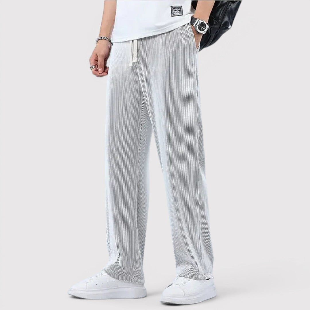 KARL 通気性のあるストライプパンツ