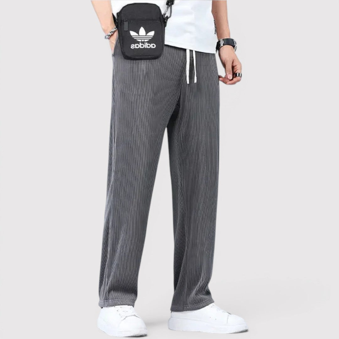 KARL 通気性のあるストライプパンツ